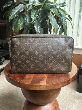 LOUIS VUITTON Monogram Trousse Toilette Pouch 28, Cosmetic Case